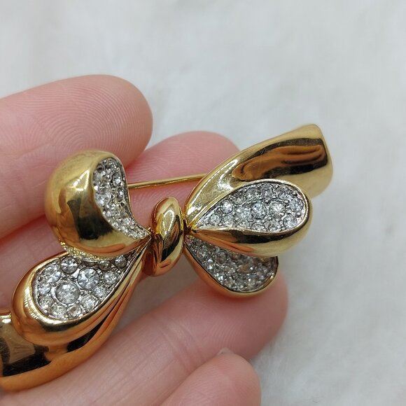 Vintage Nina Ricci Gold plated Ribbon Motif Brooch w/ stones Brooch - Picture 7 of 9